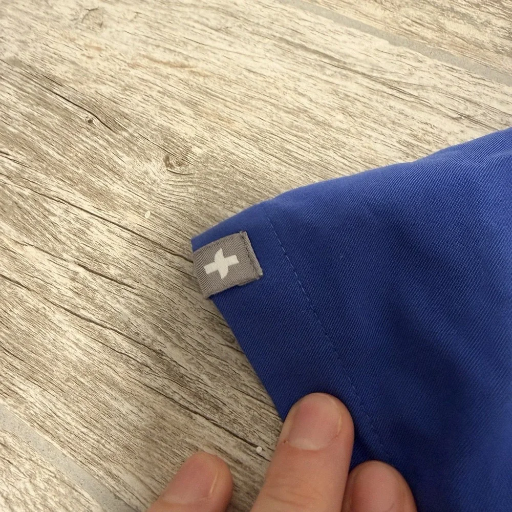 Figs Men's‎ Chisec Three Pocket Scrub Top Blue Size XL TM3000